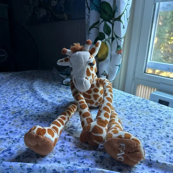 FAO Schwarz Geoffrey Giraffe Plush 24” Toys“R”Us 2011 Collectible Stuffed Animal - Picture 5 of 6